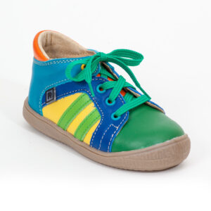 Detská vychádzková obuv na šnurovanie určená pre deti do 6 rokov. Je ľahká