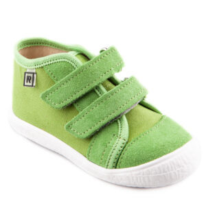 Detská obuv v štýle " tenisiek " s praktickým zapínaním na "suchý zips" určená pre deti cca do 6 rokov. Detské tenisky sú ľahké