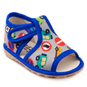 Tvar špičky s dôrazom na typicky detský dominantný palček zabezpečuje dostatočný priestor pre prsty. Elastická stielka zvyšujúca komfort pri chôdzi je z kombinácie „pamäťovej“ peny a prírodnej podšívkovej ECO kože (chromfree). Optimálne sa prispôsobí anatomickému 3D tvaru detského chodidla v pozdĺžnom aj priečnom profile s dôrazom na vytvorenie pätnej jamky. Táto v spolupráci s opätkom podporuje kolmé postavenie päty voči podložke ako prevenciu proti vybočeniu piat (valgozita