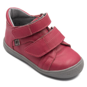 Detská vychádzková obuv s praktickým zapínaním na " suchý zips "určená pre deti do 6 rokov. Je ľahká