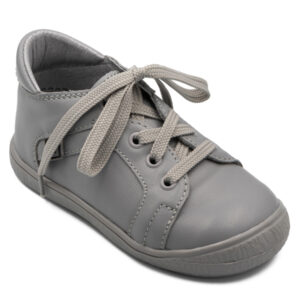 Detská vychádzková obuv na šnurovanie určená pre deti do 6 rokov. Je ľahká