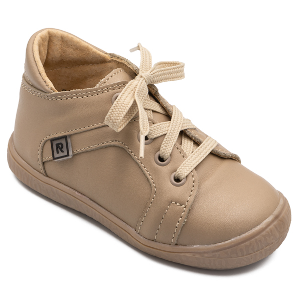 Detská vychádzková obuv na šnurovanie určená pre deti do 6 rokov. Je ľahká