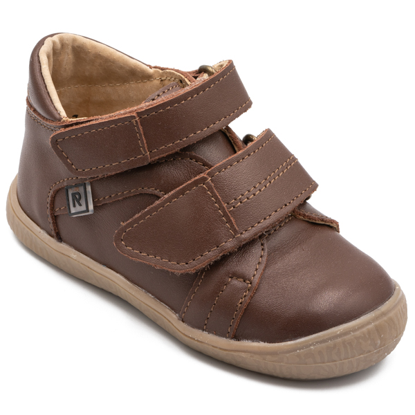 Detská vychádzková obuv s praktickým zapínaním na " suchý zips "určená pre deti do 6 rokov. Je ľahká