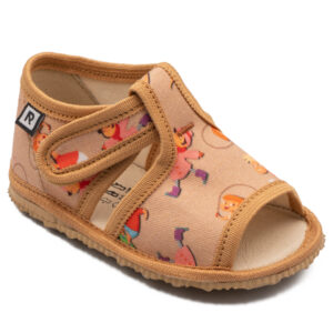 Tvar špičky s dôrazom na typicky detský dominantný palček zabezpečuje dostatočný priestor pre prsty. Elastická stielka zvyšujúca komfort pri chôdzi je z kombinácie „pamäťovej“ peny a prírodnej podšívkovej ECO kože (chromfree). Optimálne sa prispôsobí anatomickému 3D tvaru detského chodidla v pozdĺžnom aj priečnom profile s dôrazom na vytvorenie pätnej jamky. Táto v spolupráci s opätkom podporuje kolmé postavenie päty voči podložke ako prevenciu proti vybočeniu piat (valgozita